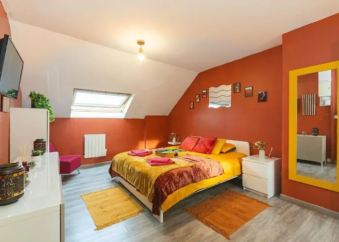 Le Red Line I Netflix I Billard I Wifi I Parking I Centre-ville - Cosy & Confort * Valenciennes